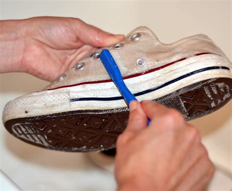 how to clean canvas converse.